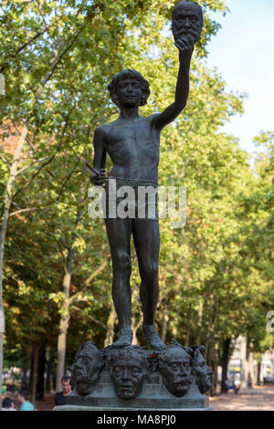 Statue dans le jardin du Luxembourg de Palais du Luxembourg, Paris, France Banque D'Images