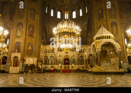 À l'intérieur de la Cathédrale Saint Alexandar Nevski à Sofia, Bulgarie. Banque D'Images