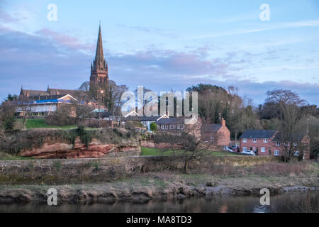 Old Dee Bridge,Main,Pont,situé dans l'ensemble,rivière Dee,du,Roman, les murs de la ville de Chester, Cheshire, Angleterre,,UK,Royaume-Uni, Banque D'Images