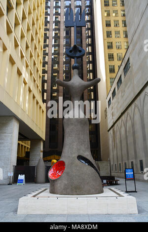 Joan Miro's 1981 sculpture 'Chicago' est d'une grande femme de 39 pieds avec les bras tendus et en acier, béton, bronze et céramique Banque D'Images