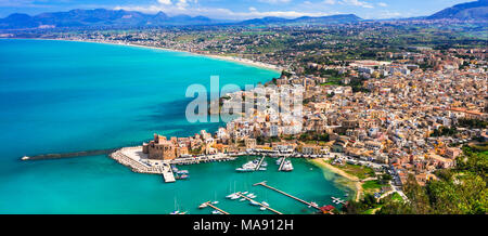 Belle Castellammare del Golfo,vue panoramique,Sicile,Italie. Banque D'Images