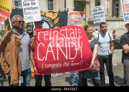 La Galerie nationale grévistes contre la privatisation appel pour le rétablissement des PCS licenciés rep Candy Udwin, et féliciter Phil Turner, un rep NUJ sauvé de la redondance de l'injuste par une manifestation à Rotherham. Banque D'Images