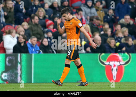 Wolverhampton Wanderers' Ruben Neves après avoir été envoyé par match arbitre Stuart Atwell (pas en photo) au cours de la Sky Bet Championship match au stade Riverside, Middlesbrough. Banque D'Images