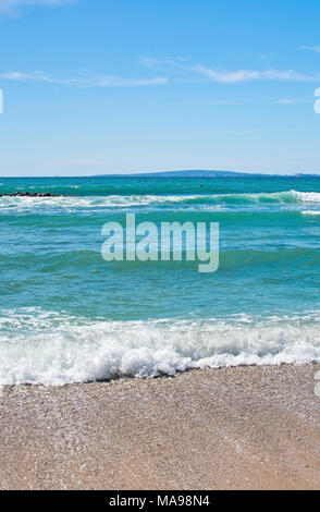 Les vagues écumeuses frais paysage océan couleurs turquoise Majorque Banque D'Images