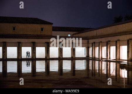 Arrière-cour de la CAAC (Centro Andaluz de Arte Contemporáneo), ancien monastère de la Cartuja, à Séville, Espagne Banque D'Images