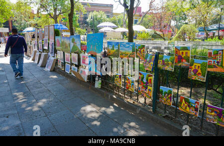 Art vendu dans la Plaza San Jacinto dans le quartier San Angel de la ville de Mexico, Mexique Banque D'Images