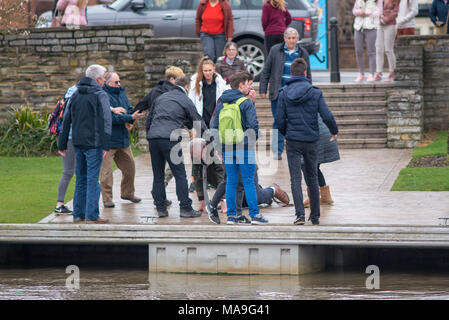 Stratford Upon Avon, Royaume-Uni. 30 mars, 2018. L'Angleterre Warwickshire stratford 30 mars Vendredi Saint jour férié en lutte dans la pièce de Shakespeare Stratford Upon Avon Royaume-uni Crédit : Paul Rushton/Alamy Live News Banque D'Images