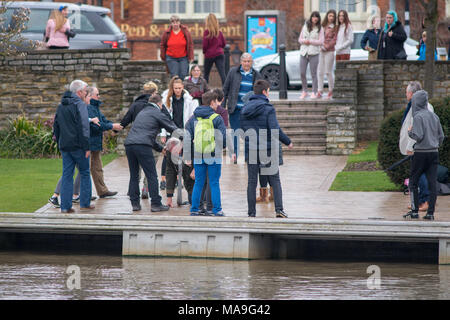 Stratford Upon Avon, Royaume-Uni. 30 mars, 2018. L'Angleterre Warwickshire stratford 30 mars Vendredi Saint jour férié en lutte dans la pièce de Shakespeare Stratford Upon Avon Royaume-uni Crédit : Paul Rushton/Alamy Live News Banque D'Images