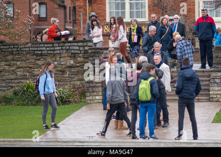 Stratford Upon Avon, Royaume-Uni. 30 mars, 2018. L'Angleterre Warwickshire stratford 30 mars Vendredi Saint jour férié en lutte dans la pièce de Shakespeare Stratford Upon Avon Royaume-uni Crédit : Paul Rushton/Alamy Live News Banque D'Images