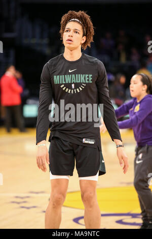 Los Angeles, CA, USA. 30Th Mar, 2018. Milwaukee Bucks avant D.J. Wilson (5) avant les Milwaukee Bucks vs Los Angeles Lakers au Staples Center le 30 mars 2018. (Photo par Jevone Moore) Credit : csm/Alamy Live News Banque D'Images