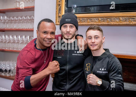 Park House Restaurant, Cardiff, 31 mars 2018 : Josh Kelly et Ryan Burnett qui se battent sur l'undercard à Josué v Parker ce soir répondre Sugar Ray Leonard lors d'un événement à Cardiff Crédit : Andrew Dowling/photographie influents/Alamy Live News Banque D'Images