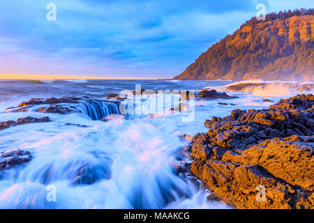 Thor's Cape Perpetua et bien sur la côte de l'Oregon Banque D'Images