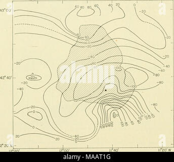 . La terre sous la mer : Historique . 42'20''N 12° 20'- I2°00' Fig. 24. La carte magnétique de la Galice Banque. Équidistance des anomalies sur 20. y la vallée centrale de la mer Rouge ; certaines sections sont indiquées à la fig. 27a et b. Il semble possible que la vallée sur la crête et que dans la Mer Rouge sont des caractéristiques similaires et que les anomalies magnétiques sont associés à un élargissement du remplissage des digues de crack. 9. Les profils magnétiques tranchées profondes ont été publiés pour les îles Aléoutiennes (Keller et al., 1954), Tonga (Raitt et al., 1955) et Kuril-Kamchatka (Galperin et al., 1958) des tranchées. Fig. 28 affiche huit cro Banque D'Images