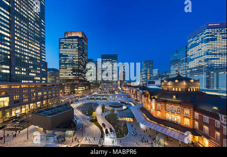 La nouvelle gare de Tokyo sur le côté Marunouchi dans la soirée Banque D'Images