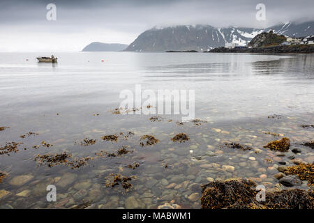 Rivage à Honningsvåg, la ville la plus au nord de la Norvège. Il est situé dans la municipalité du comté de Finnmark Nordkapp. Banque D'Images