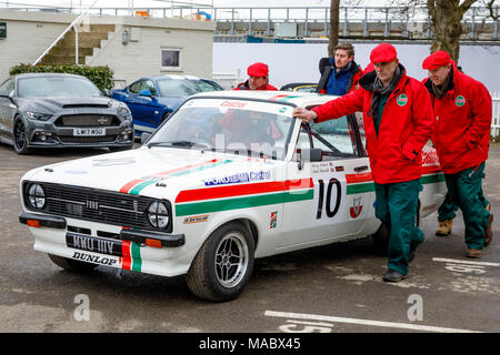 1981 Ford Escort RS2000 0f Michael / Blundell dans le paddock avant la course pour le Trophée Gerry Marshall à Goodwood 76e réunion des membres, Sussex, UK. Banque D'Images