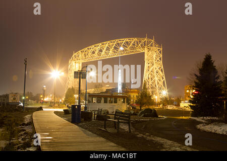 La nuit le long de la promenade de Duluth, Minnesota, USA Banque D'Images