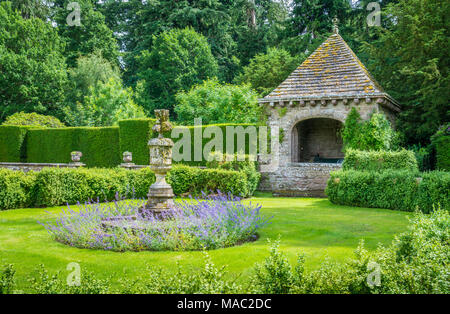 Le jardin de Glamis Castle, dans la région de Angus, Scotland. Banque D'Images
