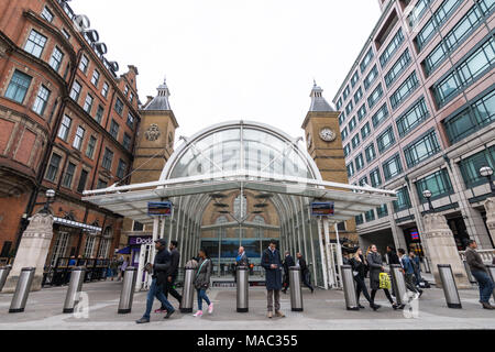 La gare de Liverpool Street, Londres. Entrée Bishopsgate Banque D'Images