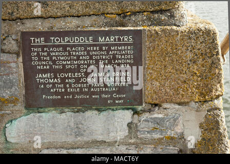 Plaque sur l'historique, Barbican Plymouth pour commémorer le débarquement de la Tolpuddle martyrs sur leur formulaire de retour de l'exil en Australie ; Banque D'Images