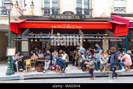 Un cafe traditionnel français à Montorgueil Montorgueil à Paris, France. Banque D'Images