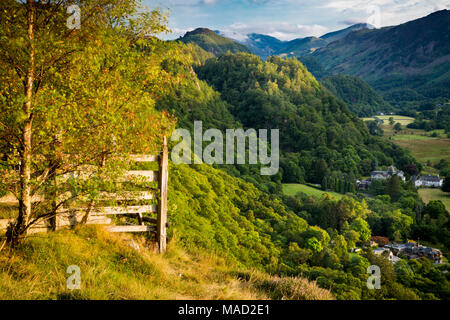 Donnant sur la vallée de Borrowdale, Derwentwater, Lake District, Cumbria, Angleterre Banque D'Images