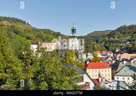 Banska Stiavnica paysage urbain avec l'ancien château médiéval, la Slovaquie. Banque D'Images