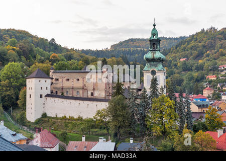 Banska Stiavnica paysage urbain avec l'ancien château médiéval, la Slovaquie. Banque D'Images