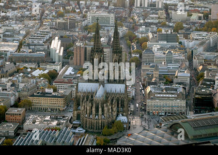 Vue aérienne, la cathédrale de Cologne, la grande Cathédrale de Saint Pierre, Site du patrimoine mondial de l'UNESCO, la cathédrale de l'Archidiocèse de Cologne, Dome, gothique, Neo-Go Banque D'Images