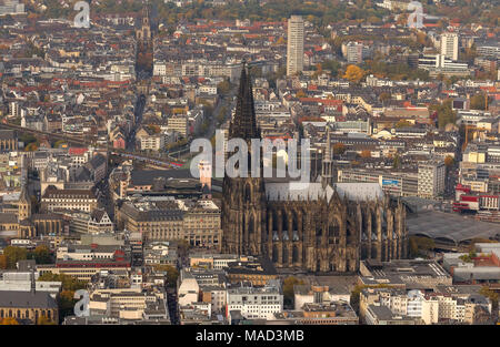 Vue aérienne, la cathédrale de Cologne, la grande Cathédrale de Saint Pierre, Site du patrimoine mondial de l'UNESCO, la cathédrale de l'Archidiocèse de Cologne, Dome, gothique, Neo-Go Banque D'Images