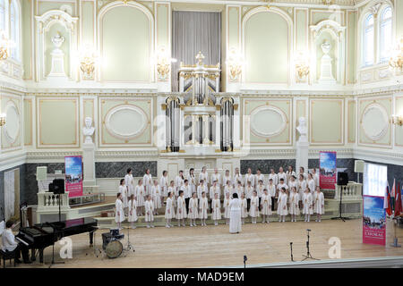 Saint-pétersbourg, Russie - 25 Février 2018 : Chorale d'enfants peu maîtres de Moscou (Russie) lors du spectacle V Les enfants et les jeunes monde choral Ch Banque D'Images