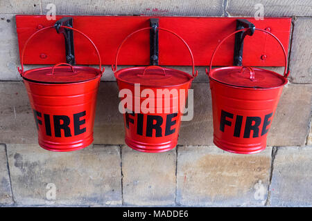 Trois seaux d'incendie rouge Banque D'Images