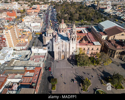 Église de Carmen, Templo de Nuestra Señora del Carmen et Alameda City Park, San Luis Potosi, Mexique Banque D'Images