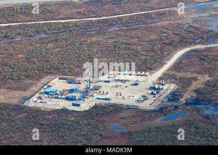 Oil Rig sur swamp, vue du dessus Banque D'Images