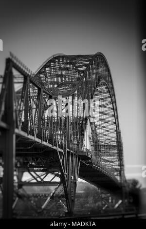 Runcorn vieux pont sur la rivière Mersey Banque D'Images