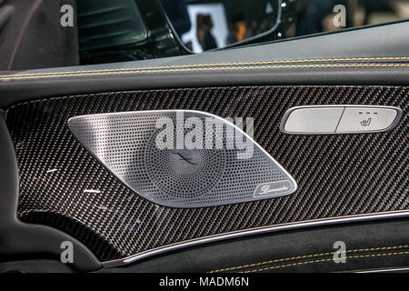 NEW YORK CITY-MARS 28 : Mercedes AMG GT 63 S'affiche à la New York International Auto Show 2018, au Jacob Javits Center. C'était aperçu Presse Da Banque D'Images