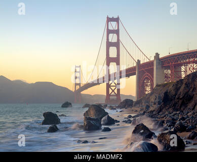 Le Golden Gate Bridge est un popuar destination touristique à San Francisco en Californie. Banque D'Images