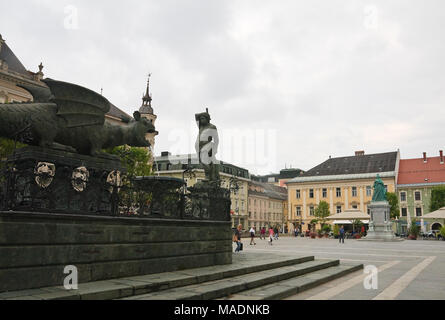 Fontaine et statue de Dragon de l'Impératrice Marie-Thérèse sur neuer Platz. Klagenfurt. La Carinthie. L'Autriche Banque D'Images