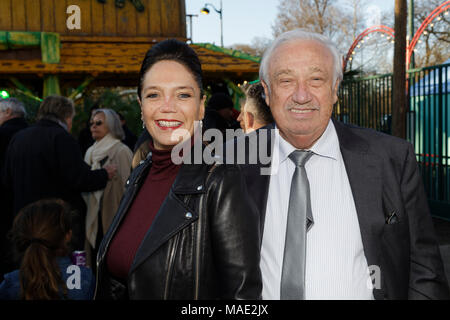 Paris, France. 30Th Mar, 2018. Campion Singrid et son père Marcel Campion assister à soirée d'ouverture du Salon du Trône au profit de l'Institut Rafaël le 30 mars 2018 à Paris, France. Credit : Bernard Menigault/Alamy Live News Banque D'Images