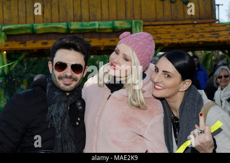 Paris, France. 30Th Mar, 2018. Tatiana Laurens et Sylvie Ortega Muños assister à soirée d'ouverture du Salon du Trône au profit de l'Institut Rafaël le 30 mars 2018 à Paris, France. Credit : Bernard Menigault/Alamy Live News Banque D'Images