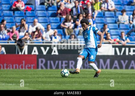 Espagne - 1er avril : milieu de terrain de l'Espanyol Carlos Sanchez (8) pendant le match entre l'Espanyol v Alaves pour le cycle 30 de la Liga Santander, jouée au stade Cornella-El Prat sur 1e avril 2018 à Barcelone, Espagne. (Crédit : Mikel Trigueros / Urbanandsport / Presse Presse Cordon Cordon) Crédit : CORDON PRESS/Alamy Live News Banque D'Images