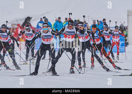 Le Lenzerheide, Suisse, 1er avril 2018. Début à la mass-start hommes compétition à la Suisse et Belge championnats national de biathlon Crédit : Rolf Simeon/Alamy Live News Banque D'Images