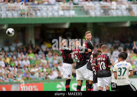 Curitiba, Brésil. 06Th avr, 2018. Pendant le Coritiba x Atlético PR, premier match de la finale du Championnat Paranaense 2018, tenue à l'occasion des grandes Antônio Couto Pereira Stadium à Curitiba, PR. Credit : Reinaldo Reginato/FotoArena/Alamy Live News Banque D'Images