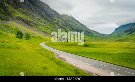 Vue panoramique à Glencoe, dans la région de Lochaber des Highlands écossais. Banque D'Images