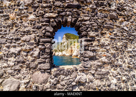 Castello Doria, une imposante forteresse au sommet d'une falaise avec vue sur le golfe des poètes. Porto Venere, la Spezia, Italie Banque D'Images