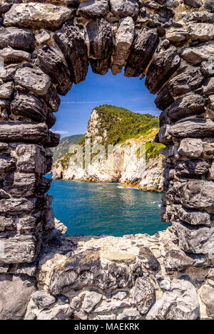 Castello Doria, une imposante forteresse au sommet d'une falaise avec vue sur le golfe des poètes. Porto Venere, la Spezia, Italie Banque D'Images