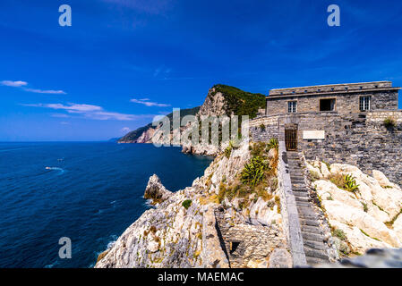 Castello Doria, une imposante forteresse au sommet d'une falaise avec vue sur le golfe des poètes. Porto Venere, la Spezia, Italie Banque D'Images