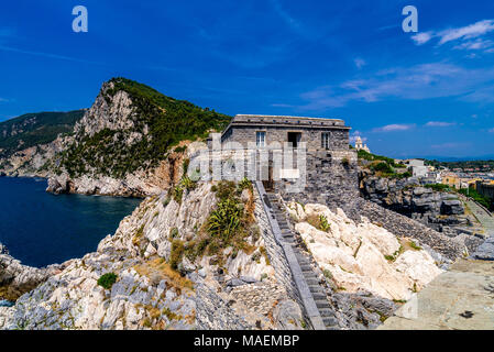 Castello Doria, une imposante forteresse au sommet d'une falaise avec vue sur le golfe des poètes. Porto Venere, la Spezia, Italie Banque D'Images