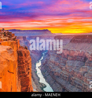 Le lever du soleil sur la rivière Colorado à toroweap oublier dans le parc national du Grand Canyon, Arizona Banque D'Images