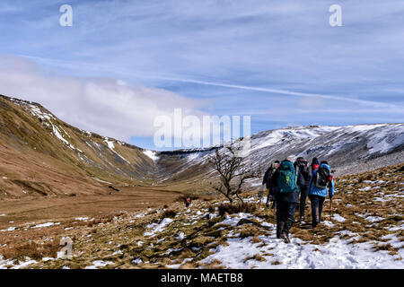 Une promenade hivernale le long de la vallée de la haute Tasse Nick dans les Pennines près de Cawdor en Cumbria Banque D'Images